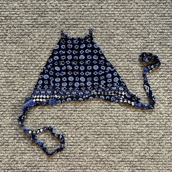 Lulu’s Crop Top - Picture 2 of 5